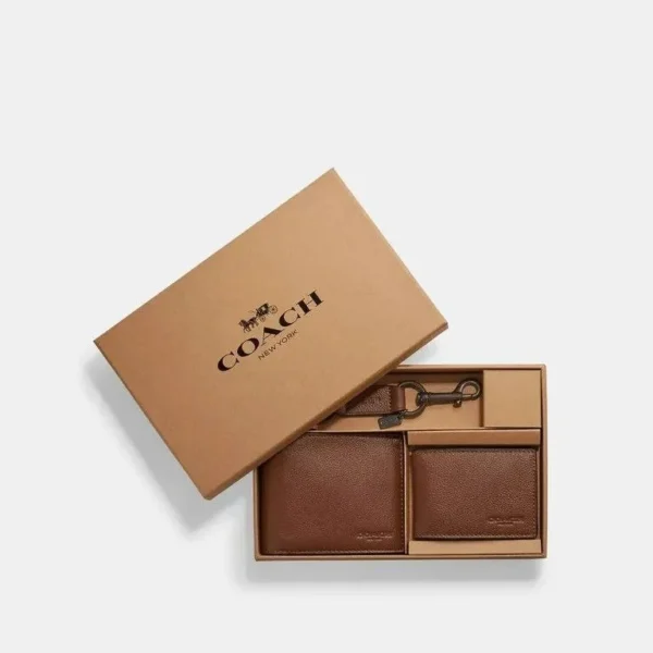COACH - COACH BOXED 3 IN 1 WALLET GIFT SET WITH KEY FOB - DARK SADDLE