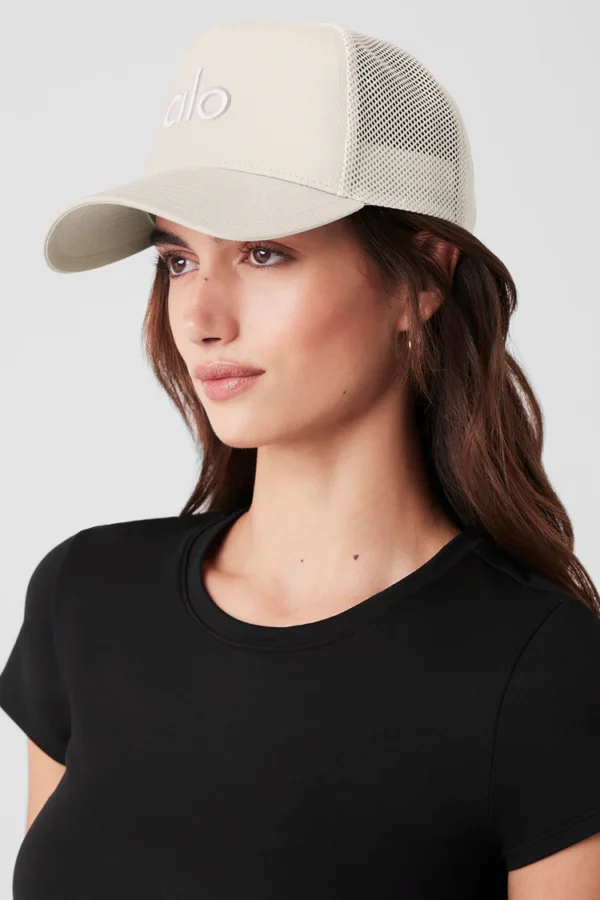 ALO - DISTRICT TRUCKER HAT - BONE - UNISEX - Imagen 2